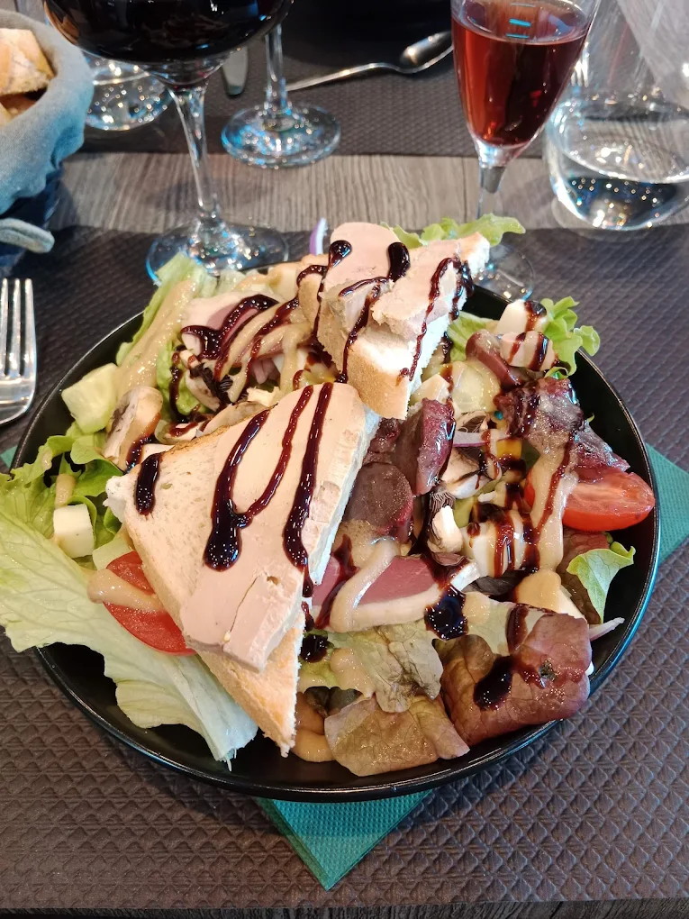 Salade Landaise gourmande avec foie gras du terroir